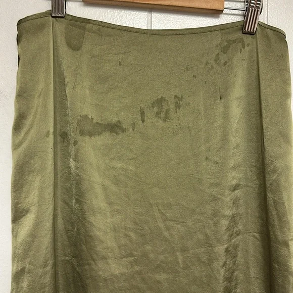 Aritzia Wilfred Elixir Satin Skirt In Bosana Green Vert Bosana Side Slit Size 6 - Picture 7 of 9